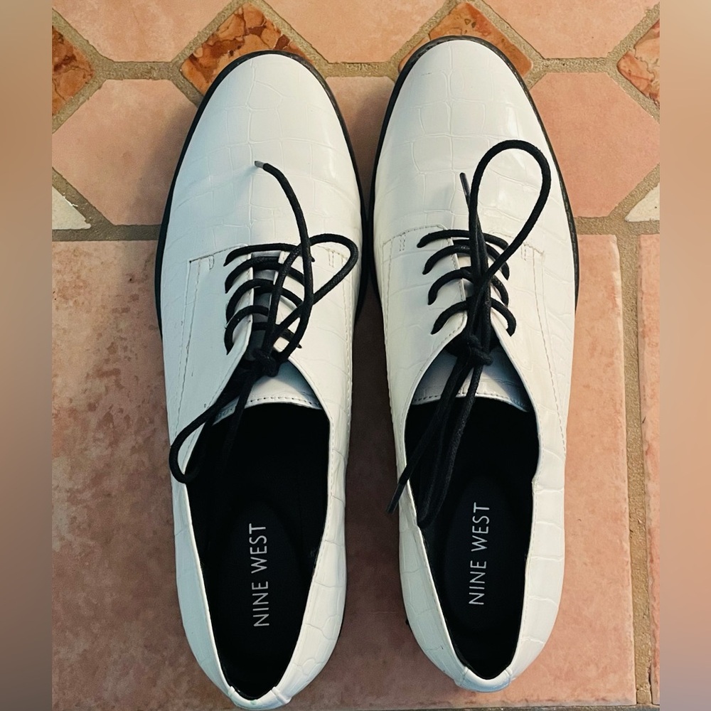 Nine West White Loafers 8 1/2M.